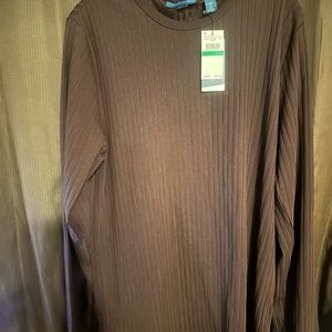Really great brand new shirt, nice material! Size large!
